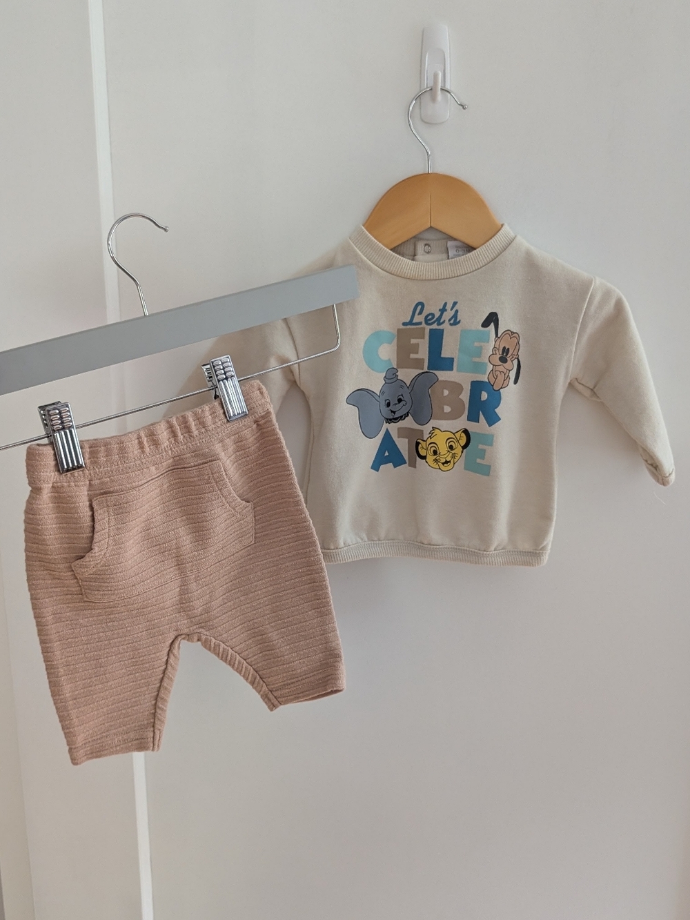 2/$15 💙 Disney Baby Sweatshirt & Pants Set